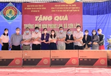 Thăm và tặng quà Tết cho xã Sơn Lâm, huyện Khánh Sơn